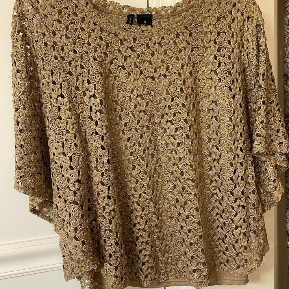 Cute Tan/gold poncho with matching tee.